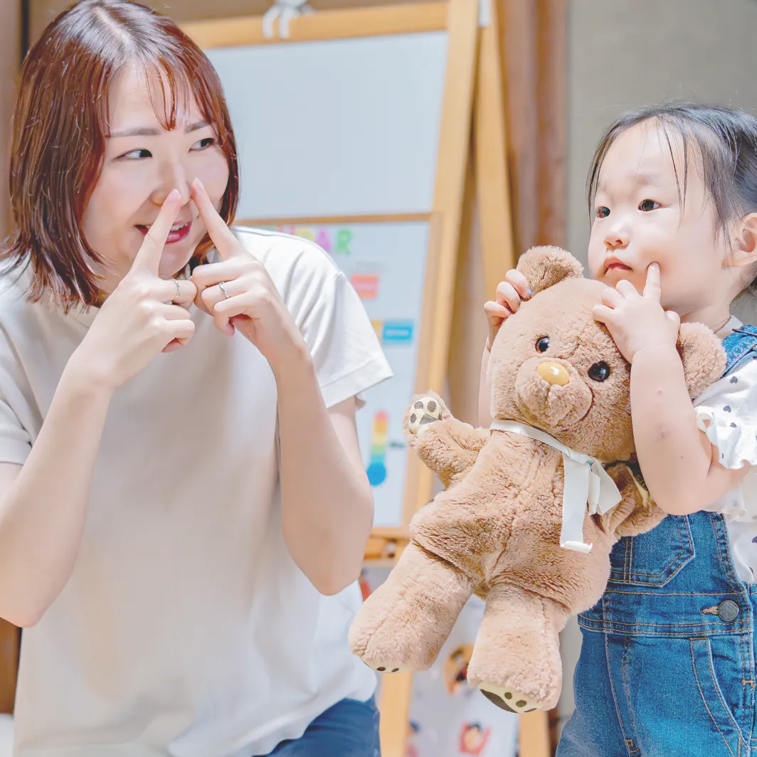 モンテッソーリ教育を学べる幼児教室ひらめきのいえに通う少年